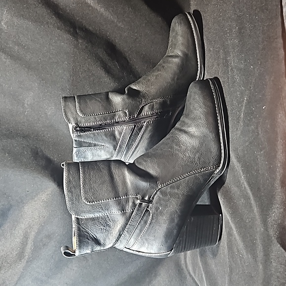 Naturalizer faux leather ankle boots - Picture 2 of 4